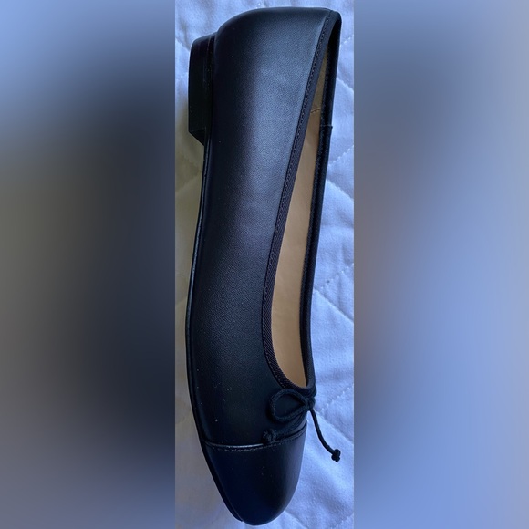 Ann Taylor Black Leather Flats - Picture 3 of 4